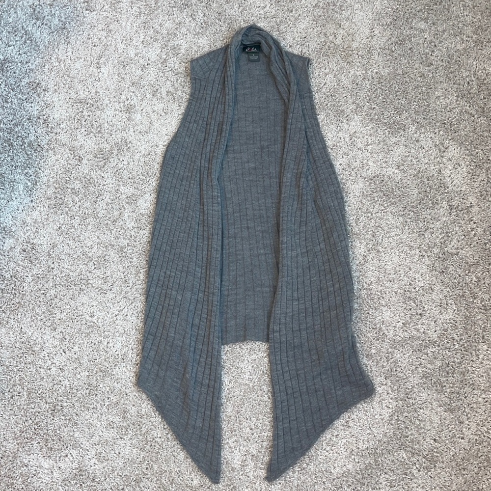 Sleeveless sweater cardigan size small